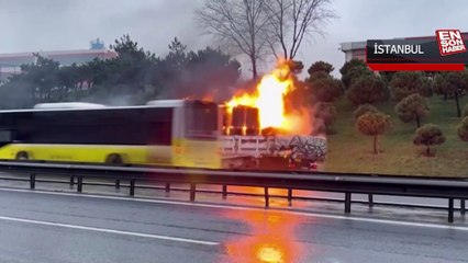Arnavutköy'de seyir halindeki kamyonda çıkan yangın söndürüldü