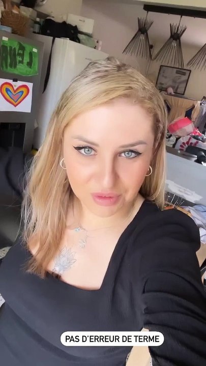 Son ventre déjà bien arrondi n'est donc lié qu'à ses précédentes grossesses.L'embryon est unique et elle est enceinte de 5 semaines environ.