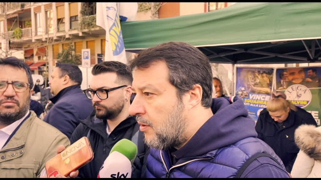 Salvini non risponde su figli coppie gay: "Io apro cantieri"