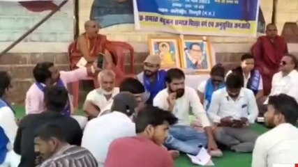 शिवपुरी: भीमराव अंबेडकर मूर्ति स्थापना की मांग को लेकर धरने पर बैठे लोग, जानें पूरा मामला