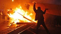 Fransa'da sokaklar yangın yeri! Protestocular belediye binasını ateşe verdi