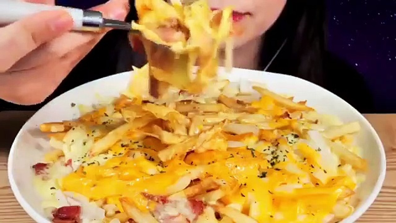 Crunchy Free ASMR Potato Fry with Noodles Eating - A Unique and Satisfying Culinary Combination