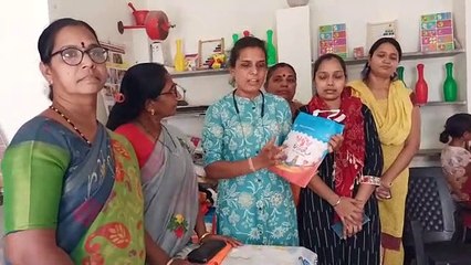 VIDEO: बाल मंदिर के बच्चों को शिक्षा सामग्री वितरित