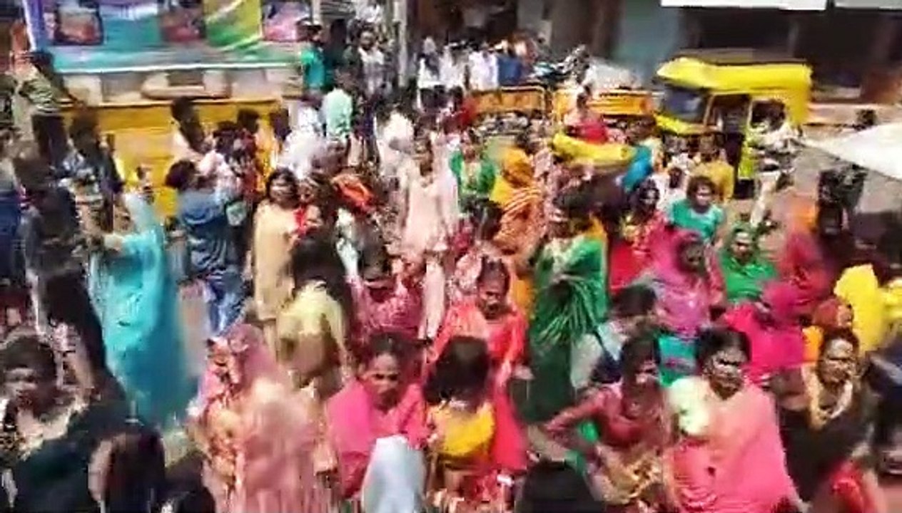 अखिल भारतीय मंगल मुखी किन्नर महा कुम्भ के दौरान चाक पूजन के साथ निकला भव्य चल समारोह