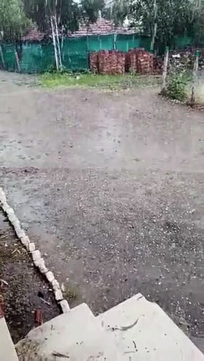 रहटगांव में बारिश और बोर आकार के आधा घंटे तक गि...