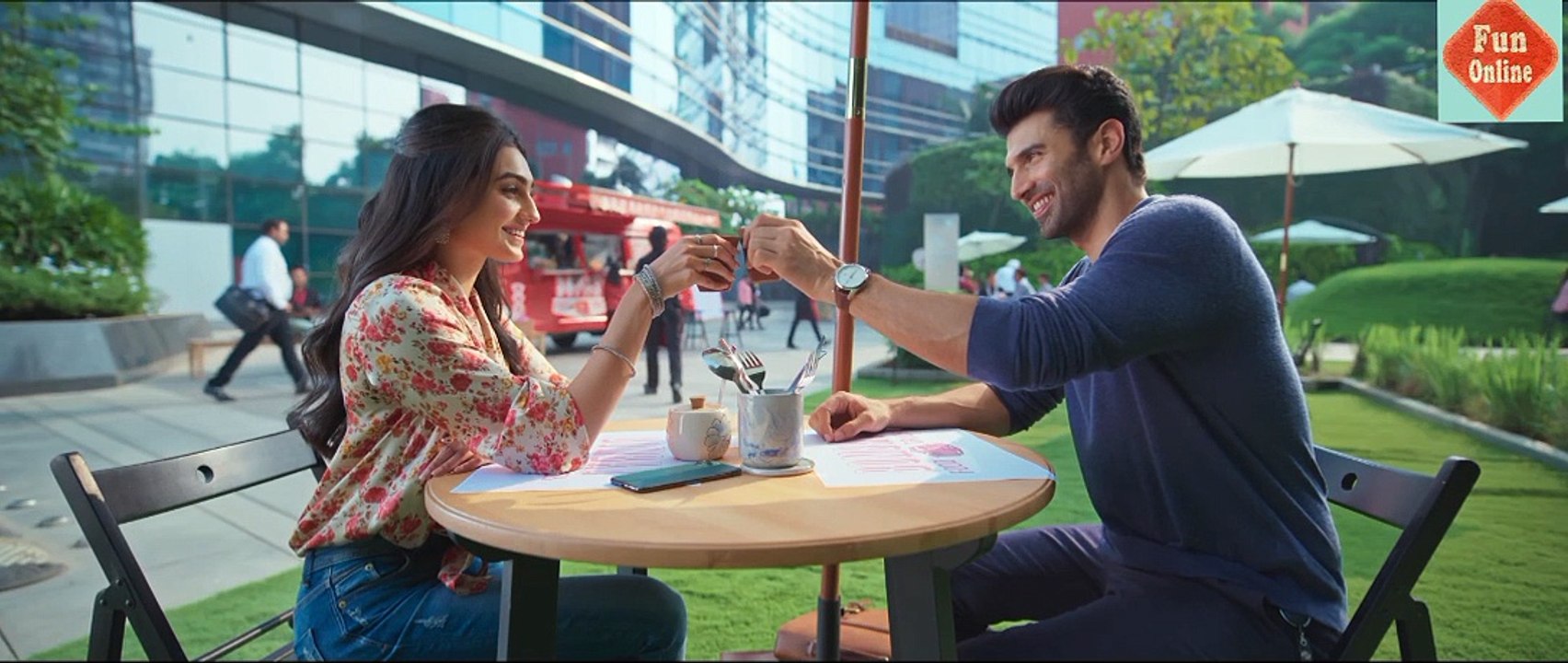 Ghar Nahi Jaana (Video) Gumraah | Aditya RK, Mrunal | Tanishk, Armaan M, Zahrah, Salma, Rashmi Virag|Funonline