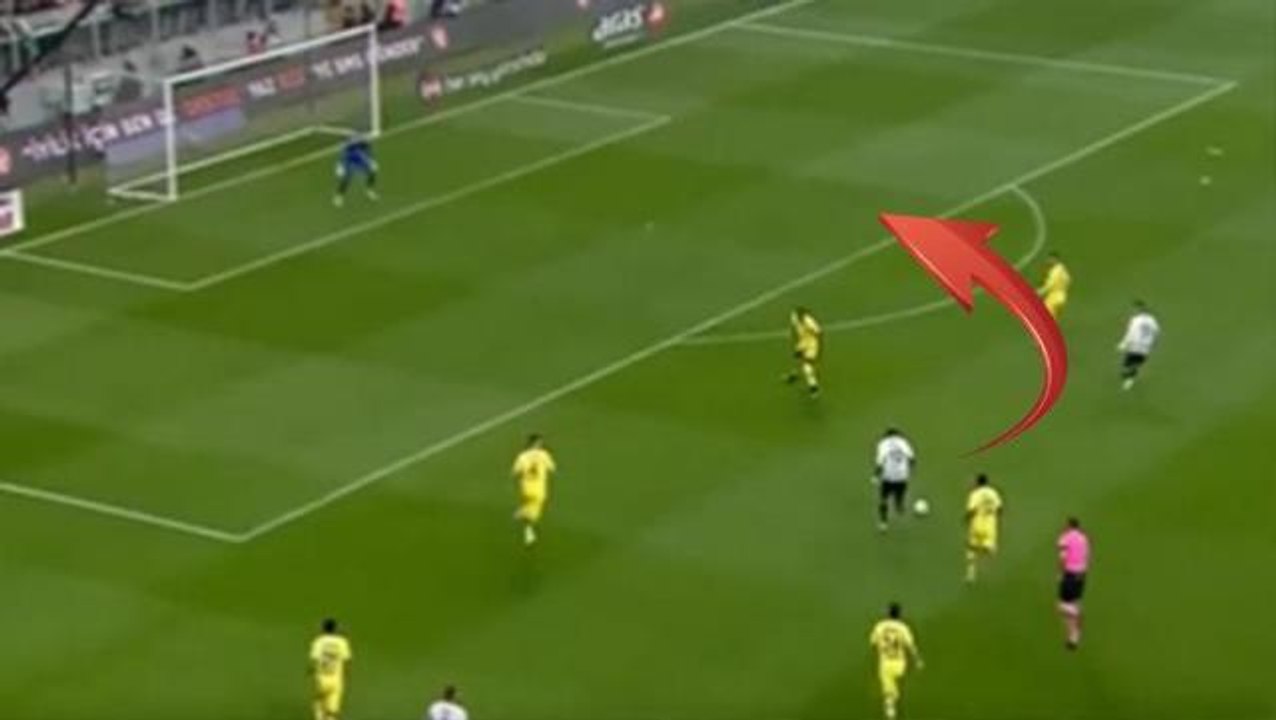 Ne yaptın sen öyle Aboubakar! Akılalmaz golüyle herkesi yerinden kaldırdı