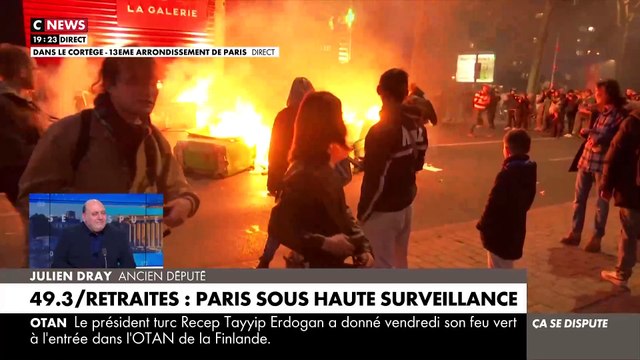Des violences éclatent dans le 13e arrondissement de Paris pendant une manifestation de plus de 4.000 personnes avec des incendies de poubelles et des barricades montées sur les voies du tramway