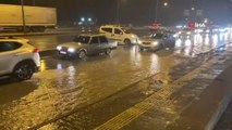 Kahramanmaraş'ta etkili olan sağanak yağış sonrası Kayseri çevre yolu trafiğe kapatıldı