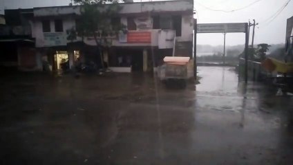 हवाओं के साथ बूंदाबांदी, वागड़ में दूसरे दिन भी बारिश और गिरे ओले