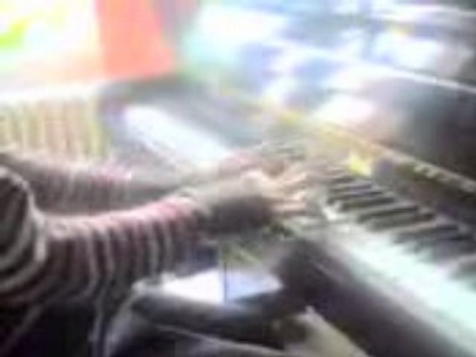 Mathis B qui nous fait le parain au piano (emotion garentie)