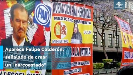 Arman tendedero de "traidores a la patria" en marcha de AMLO