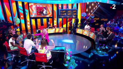 VOICI - Les Grosses Têtes : Victoria Abril met un "râteau" à Yoann Riou