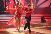 Anna Ermakova als sexy Lady in Red: Hier zeigt sie ihre Endlos-Beine