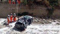 Video: Así fue el rescate del vehículo que cayó al río Choqueyapu en La Paz