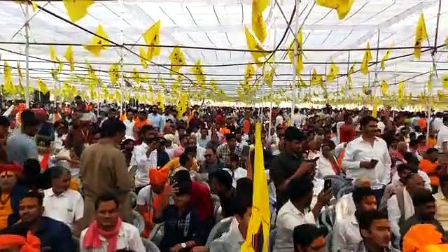 ब्राह्मण समाज की महापंचायत में जगह-जगह नारेबााजी के साथ विद्याधर नगर स्टेडियम पहुंच रहे हैं समाज के लोग - देखें वीडिया