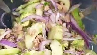 ¡Esta ensalada es tan deliciosa y saludable que la hago una y otra vez! #viral #parati #cocina #recetas #recetasfaciles #saludable #pepino #ensalada