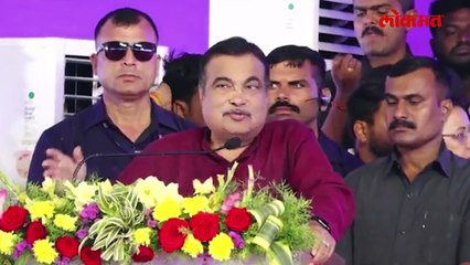 तेव्हा गडकरी फक्त दोन लोकांच्या पाया पडले