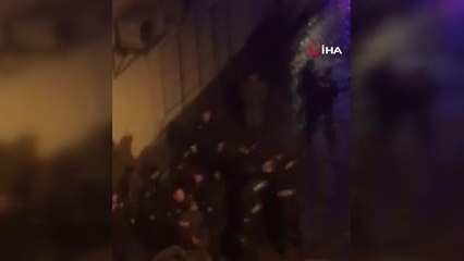 Küçükçekmece'de mahalle bekçisi, bıçakla üzerine yürüyen zanlıyı vurarak etkisiz hale getirdi