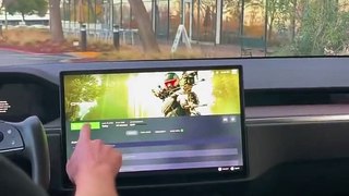 Tesla com sistema de entretenimento a correr Crysis