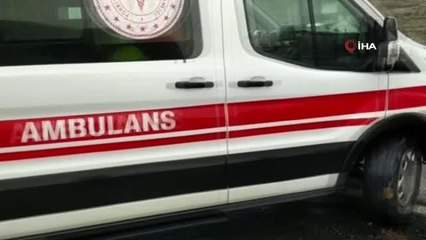 Tır ile pikap kafa kafaya çarpıştı: 1 ölü, 7 yaralı