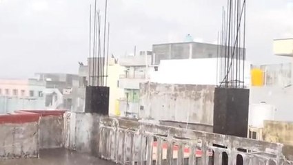 ఆదిలాబాద్: జిల్లా కేంద్రంలో ఈదురుగాలులతో వర్షం