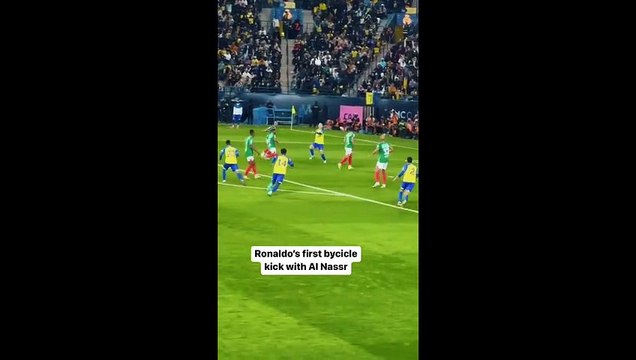 1er retourné acrobatique de Ronaldo dans son nouveau cub