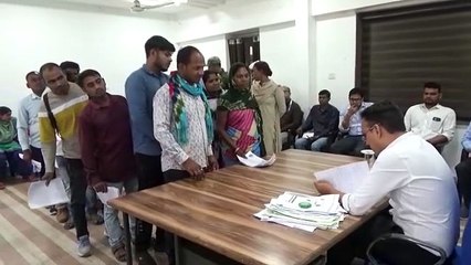 शहर सहित आसपास क्षेत्रों से आए लोगों से मुलाकात उनकी समस्याएं सुनी