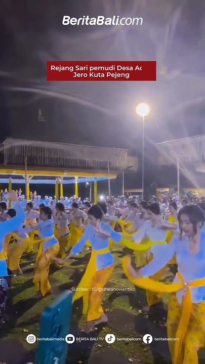 Rejang sari pemudi desa adat Jero kuta pejeng
