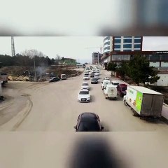 Lüks araç konvoyuyla aday adaylığı başvurusuna tepki