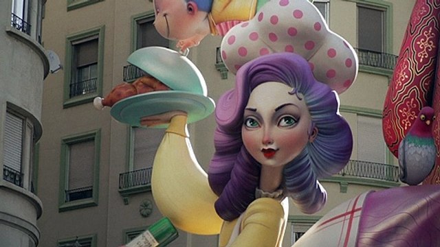 Espagne : les rues de Valence s'animent à l'occasion des Fallas