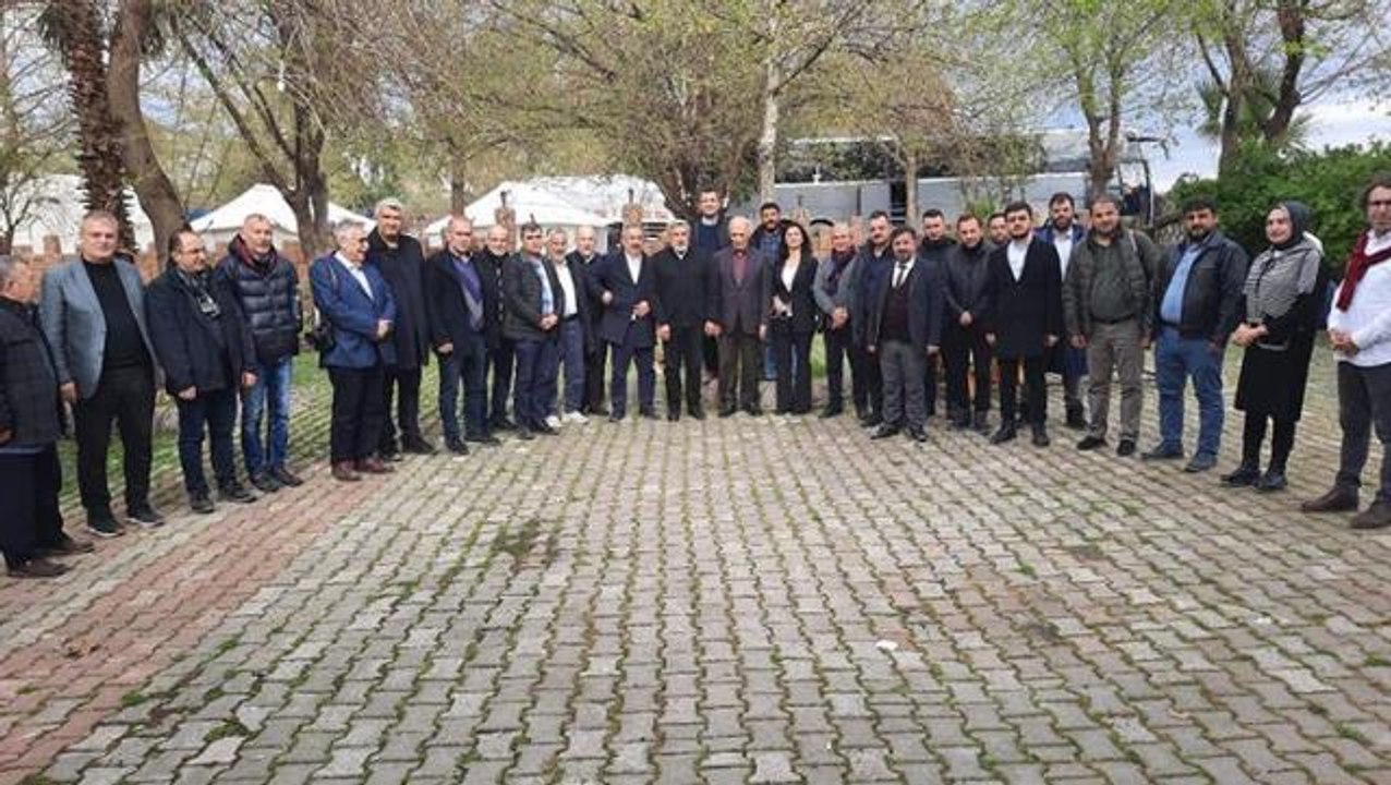 Gazetecilerden depremin vurduğu Hatay'a ziyaret! AK Partili Yayman çalışmalar hakkında bilgi verdi