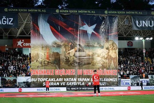 Spor Toto Süper Lig: Corendon Alanyaspor: 1 - Fenerbahçe: 3 (Maç sonucu)