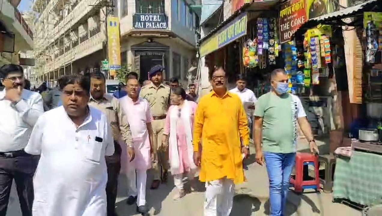 ‘जल्द सुधारें जुलूस मार्ग की क्षतिग्रस्त सडक़ें-विद्युत तार’
