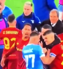 Descargar video: Lazio-Roma 1-0, Marusic prende in giro e ride in faccia a Mancini