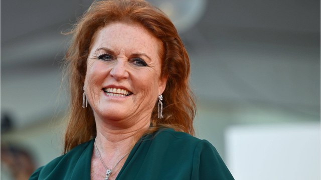 GALA VIDEO - PHOTO : Sarah Ferguson : elle ravit les internautes avec un cliché de ses filles Béatrice et Eugénie