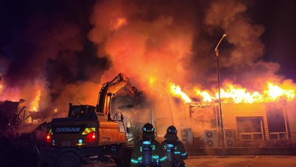강원 철원 음식점에서 불...단층 건물 전소 / YTN