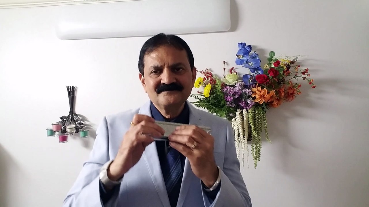 Tu cheez badi hay mast mast-Film Mohra 1994 on Harmonica Live Performance by Mukund Kamdar