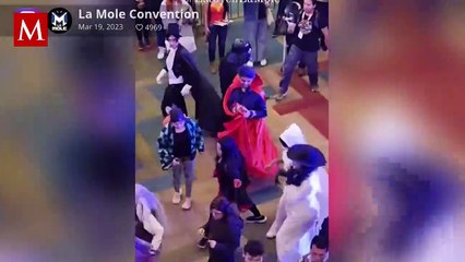 Tenoch Huerta es criticado por cobrar fotos y autógrafos; ¡pide casi 2 mil pesos!