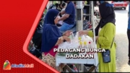 Manfaatkan Momen Ramadan, Pedagang Bunga Dadakan Penuhi TPU Kebon Pala Kamboja