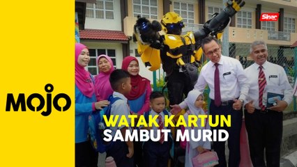 Murid teruja disambut Bumblebee, Mickey & Minnie
