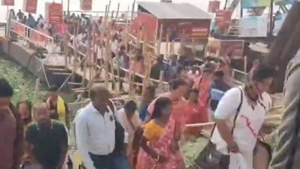 নদিয়া: গঙ্গার জল কমে যাওয়ায় বন্ধ ফেরিঘাট, চরমে যাত্রী ভোগান্তি