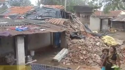 వర్ధన్నపేట: వడగళ్ల వర్షానికి కూలిన ఇల్లు.. వీధిన పడ్డ కుటుంబం..!