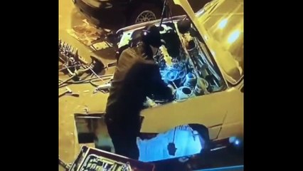 Voilà comment on démonte un moteur rapidement... ou pas