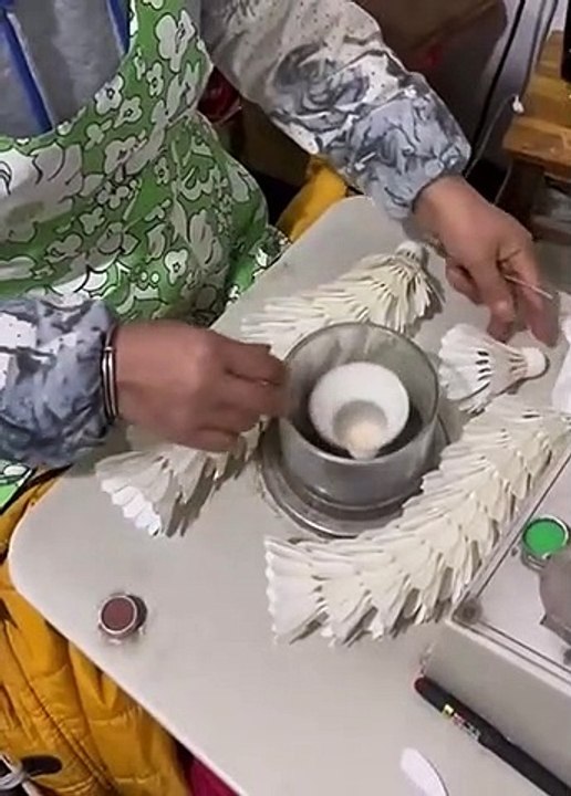 Son métier : tester les volants de badminton