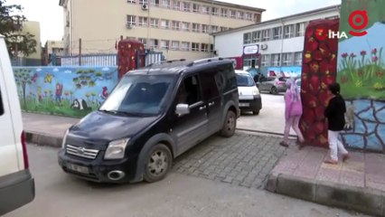 Depremzedeler çadırlarda yardım toplayıp selzedelere götürdü