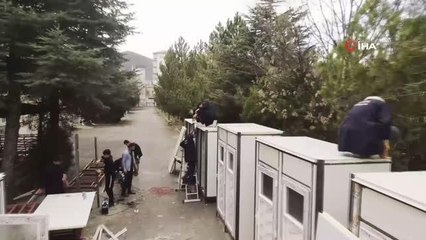 Öğrenci ve öğretmenler yaptıkları 48 adet seyyar tuvalet ve duşu afet bölgesine gönderdiler