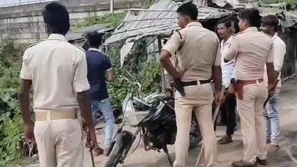 पूर्णिया: पुलिस ने मोटरसाइकिल चोर को पकड़ा रंगे हाथ, देखें वीडियो