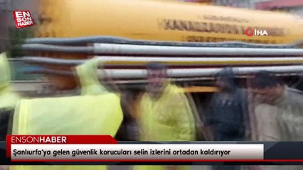 Batman'dan Şanlıurfa'ya gelen güvenlik korucuları selin izlerini ortadan kaldırıyor