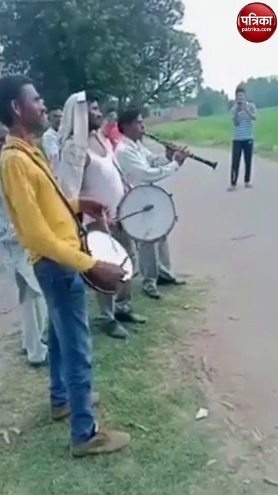 Video: 65 घंटे बाद आई बिजली, तो लोगों ने बाजा बजाकर मनाई खुशी